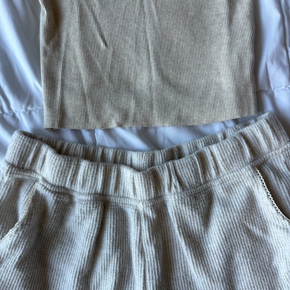 Cream Aerie Tank and Shorts - Picture 4 of 9